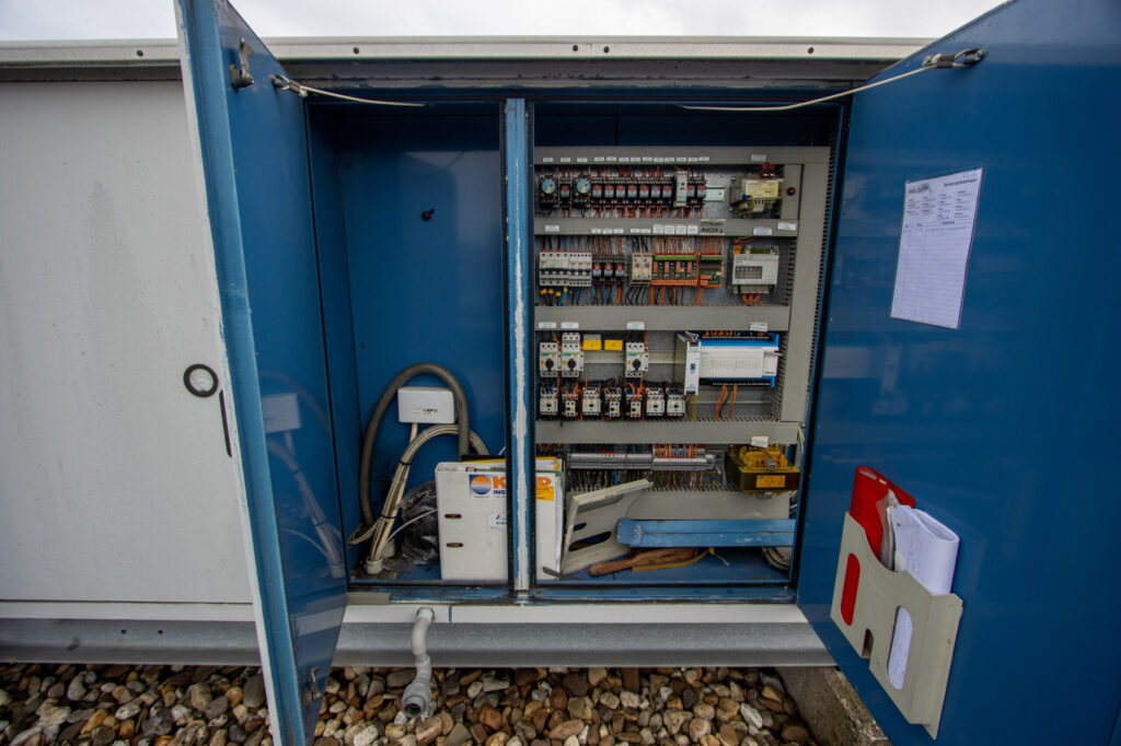 03d569c3-c629-4b44-b94f-1b908c0570dd