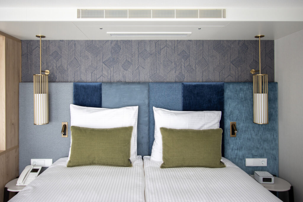 cb1036f4-90bc-49ea-8ab1-bc7cc35e67d5